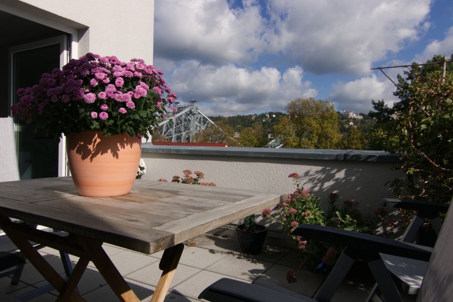 Blick vom Praxisbalkon auf das Blaue Wunder